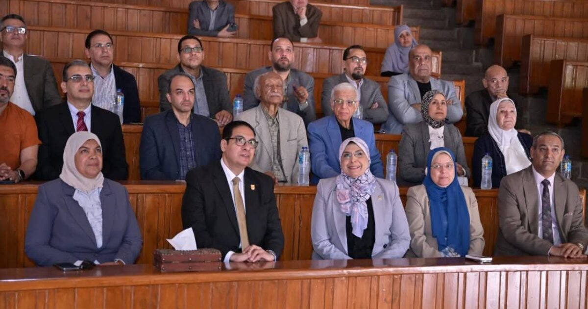 رئيس جامعة القاهرة يفتتح مدرج «والي» بكلية العلوم بعد تطويره الشامل