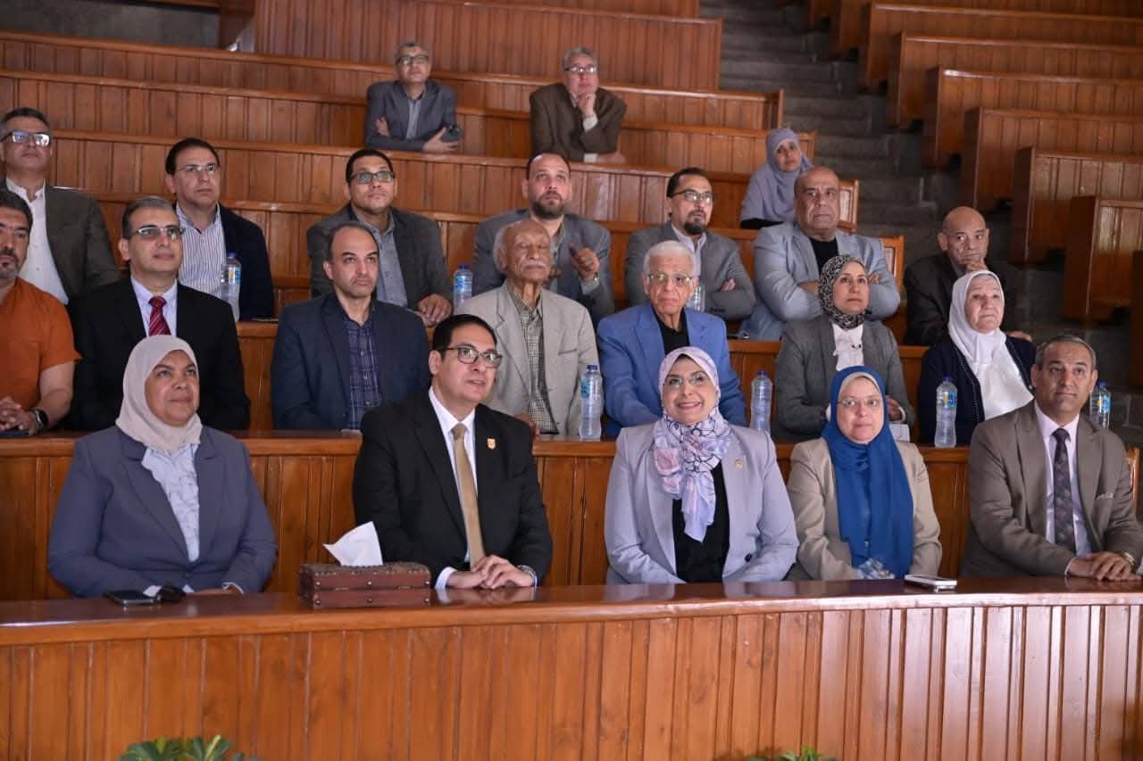 رئيس جامعة القاهرة يفتتح مدرج «والي» بكلية العلوم بعد تطويره الشامل