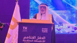 تكريم يليق بالعطاء.. رئيس جامعة الطائف يتوج المتميزين في الحفل الختامي للأنشطة الطلابية