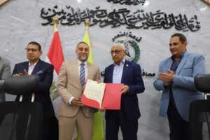 محافظ شمال سيناء يكرم وكيل وزارة الصحة تقديرا لجهوده في تطوير القطاع الطبي