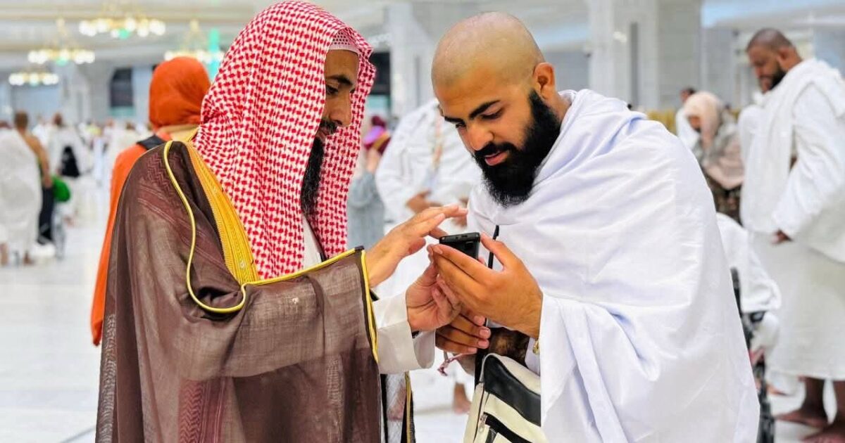 «بلغاتهم».. رئاسة الشؤون الدينية تعزّز خدمة الحجاج بجهاز الترجمة الفورية في الحرمين الشريفين