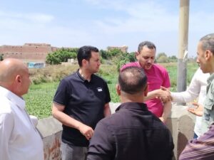 جولة تفقدية لرئيس مركز البدرشين بمزغونه ودهشور يوجه خلالها بإزالة المخلفات وورد النيل بترعة الجيزاوية