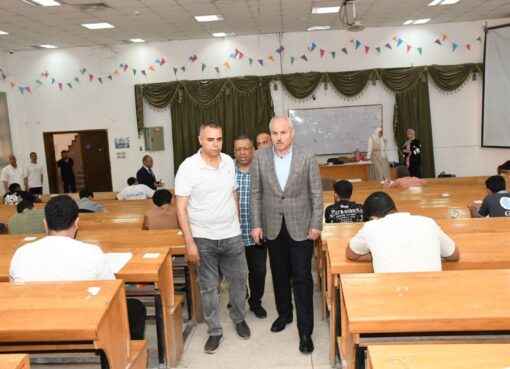 رئيس جامعة قناة السويس يتابع انطلاق امتحانات متطلبات الجامعة ميدانياً ويؤكد: توفير الأجواء الملائمة للطلاب أولوية قصوى»