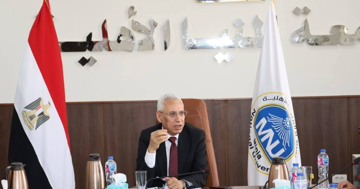 خلال ترأسه مجلس جامعة المنيا الأهلية رىيس جامعة المنيا يدلى بعدة تصريحات صحفية 