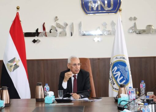 خلال ترأسه مجلس جامعة المنيا الأهلية رىيس جامعة المنيا يدلى بعدة تصريحات صحفية 