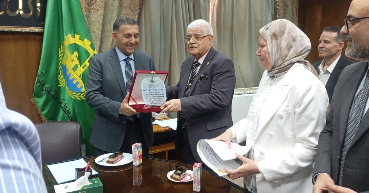محافظ القليوبية يكرم اللواء محمود ضياء لبلوغه سن المعاش بعد مسيرة حافلة بالعطاء