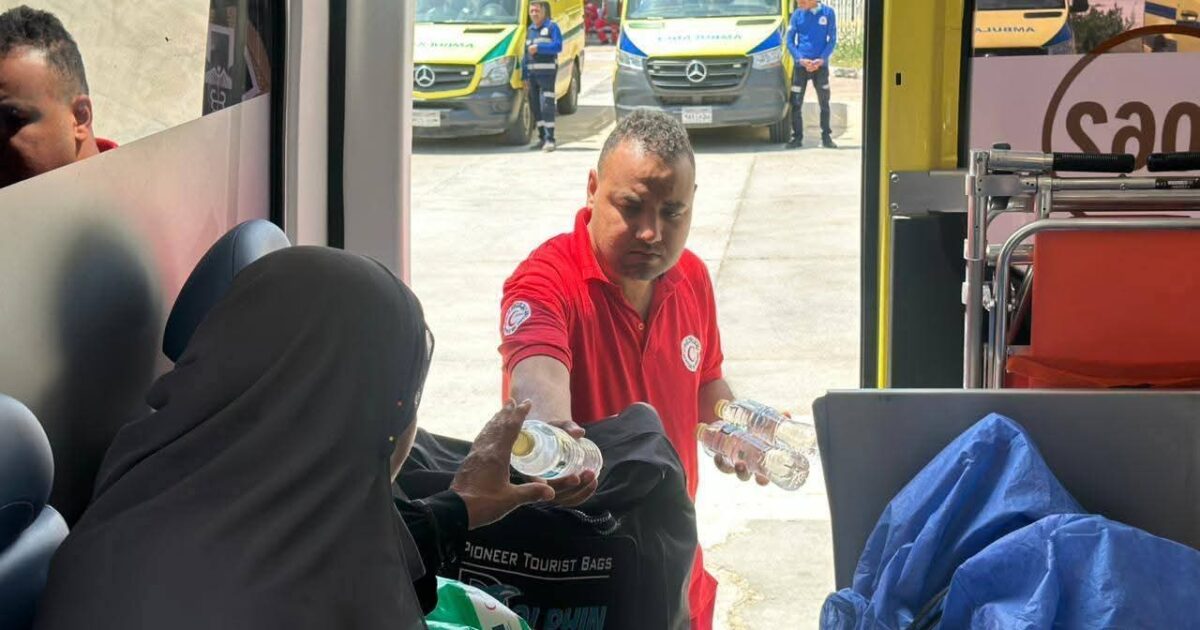 الهلال الأحمر المصري.. عطاء متجدد على معبر رفح