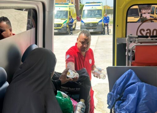 الهلال الأحمر المصري.. عطاء متجدد على معبر رفح