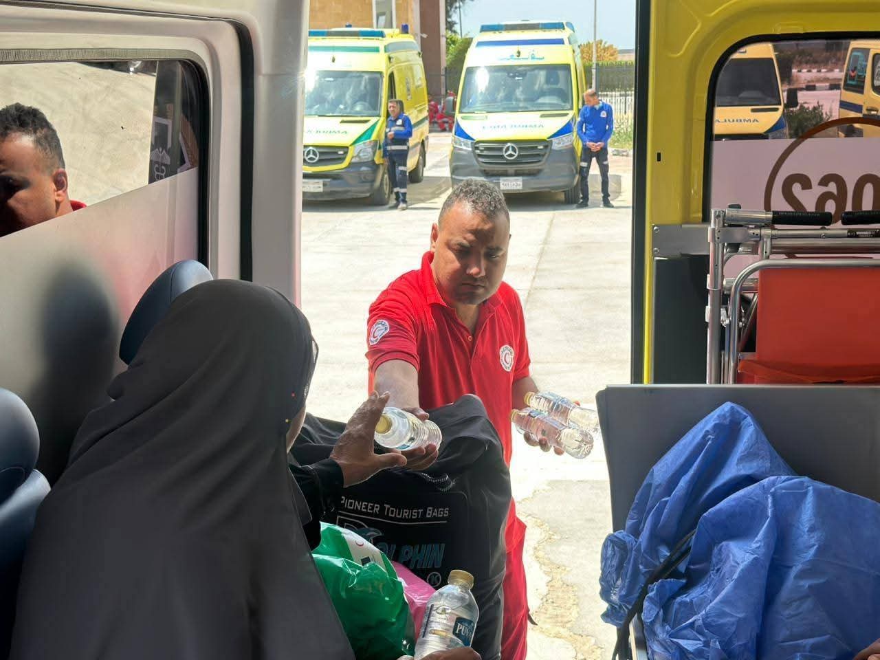 الهلال الأحمر المصري.. عطاء متجدد على معبر رفح
