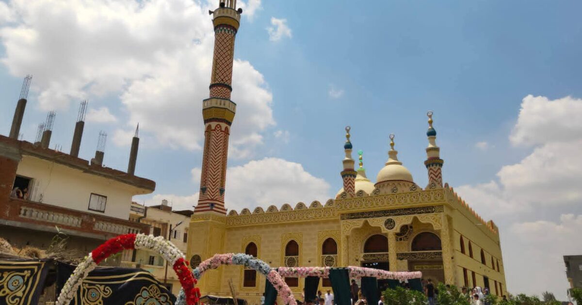 رئيس مدينة دمنهور ووكيل وزارة الأوقاف بالبحيرة يفتتحان المسجد ويؤديان شعائر صلاة الجمعة