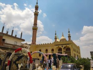 رئيس مدينة دمنهور ووكيل وزارة الأوقاف بالبحيرة يفتتحان المسجد ويؤديان شعائر صلاة الجمعة