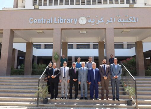 رئيس جامعة المنيا يتفقد امتحانات الصيدلة وطب الأسنان بمركز الاختبارات الإلكترونية