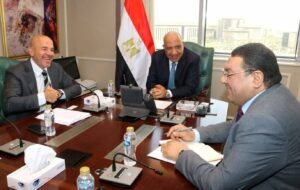 وزير الكهرباء والطاقة المتجددة يتابع مع مجموعة “إنكوم” مستجدات وآليات توفير الطاقة الكهربائية