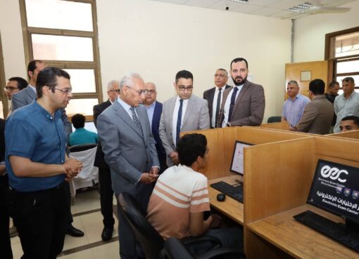 رئيس جامعة المنيا يتفقد امتحانات الصيدلة والعلاج الطبيعي بجامعة المنيا الأهلية 