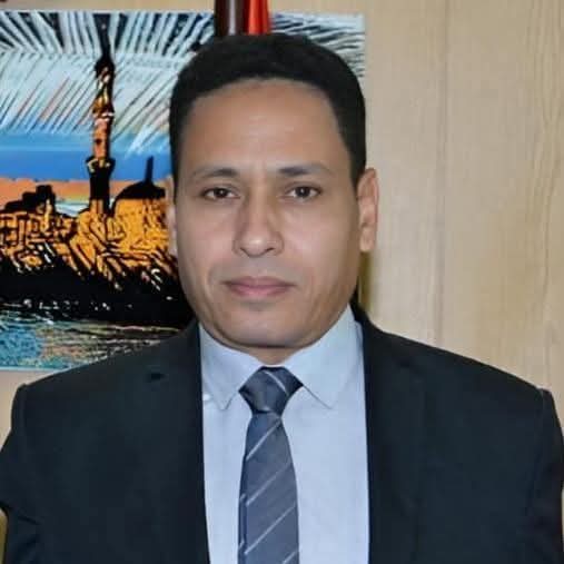 قصة قصيرة  الْكِتَابَةُ عَلَى الْأَرْضِ