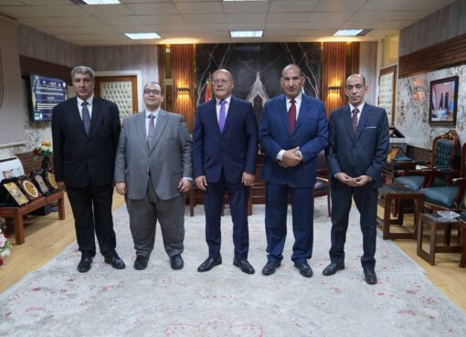 رئيس جامعة كفر الشيخ مناقشاََ وحكماََ على أول رسالة ماجستير متخصصة في إنتاج الحمام بزراعة سوهاج