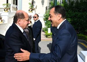 رئيس الوزراء يلتقي نظيره اليمني