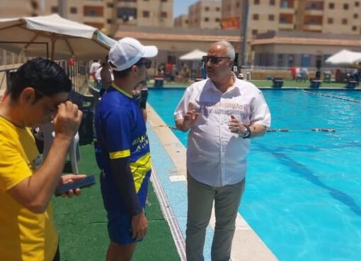 وكيل وزارة شباب الجيزة يقود جولات ميدانية مكثفة لمتابعة الملاعب وحمامات السباحة وتأمين المترددين