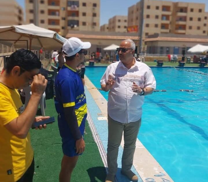 وكيل وزارة شباب الجيزة يقود جولات ميدانية مكثفة لمتابعة الملاعب وحمامات السباحة وتأمين المترددين