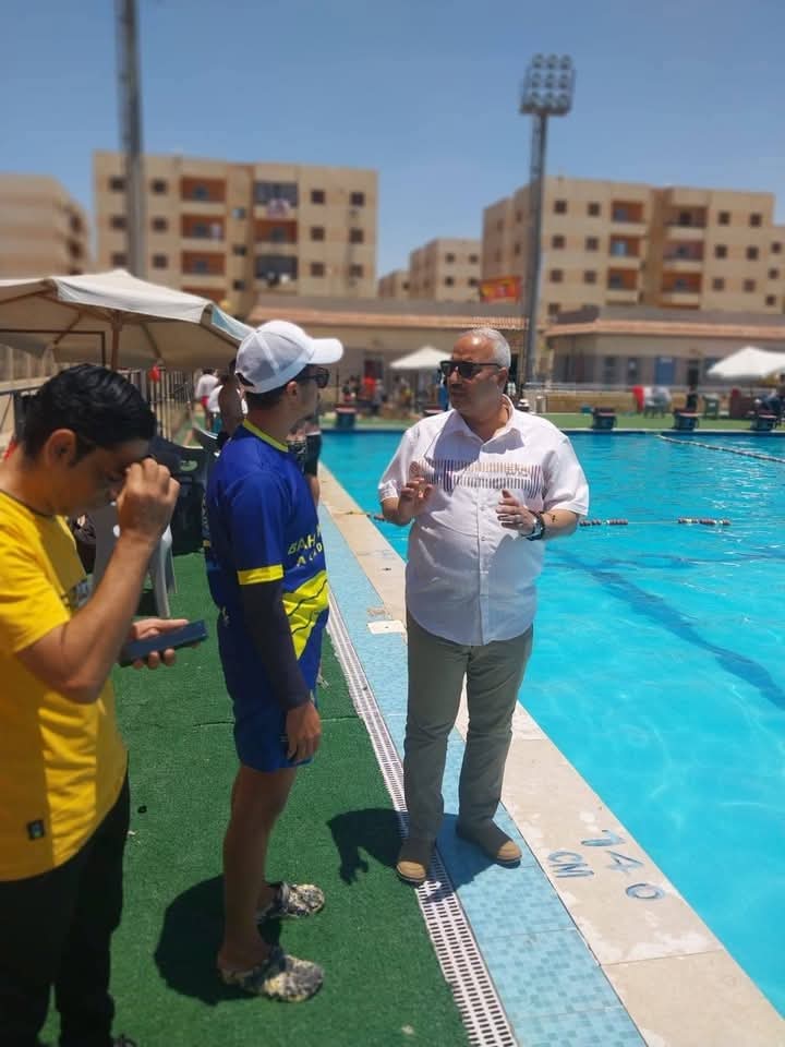وكيل وزارة شباب الجيزة يقود جولات ميدانية مكثفة لمتابعة الملاعب وحمامات السباحة وتأمين المترددين