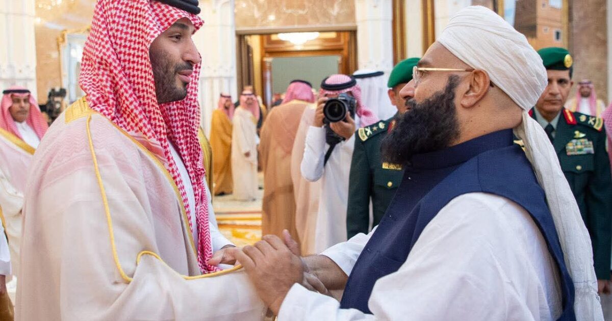 رئيس مجلس علماء باكستان : نهنئ المملكة وقيادتها بنجاح موسم الحج ، ونشيد بالخدمات السعودية للحرمين الشريفين وقاصديهما ..