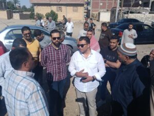 بتوجيهات محافظ السويس.. نائب المحافظ وسط أهالي 46: "صوت المواطن أولوية"