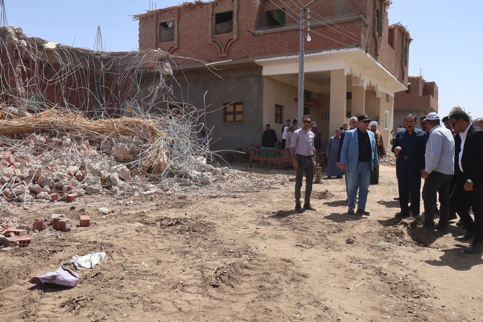 محافظ سوهاج يقود حملة إزالة مكبرة بالمنشاة