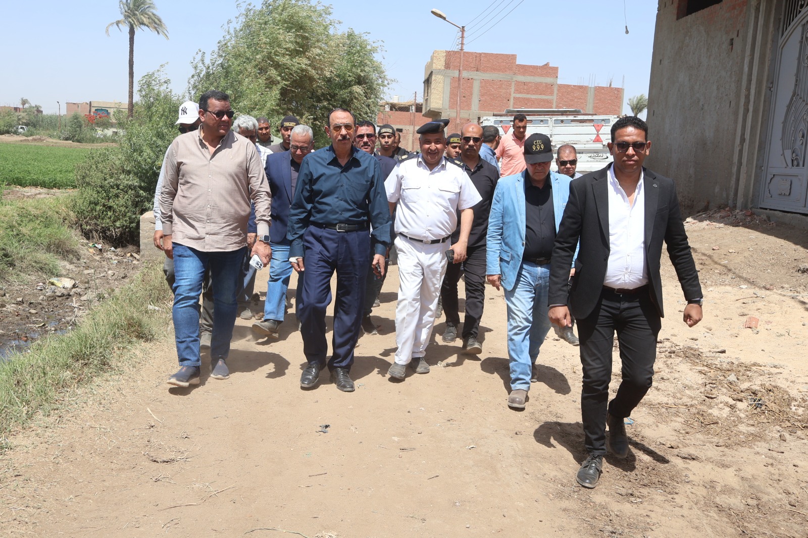 محافظ سوهاج يقود حملة إزالة مكبرة بالمنشاة