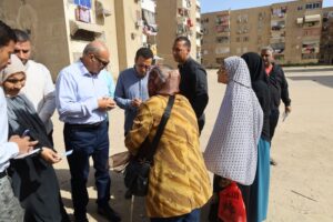 جولة مفاجئة.. محافظ السويس يتفقد مركز طب أسرة السادات ويوجه بحل شكاوى المرضى فورًا