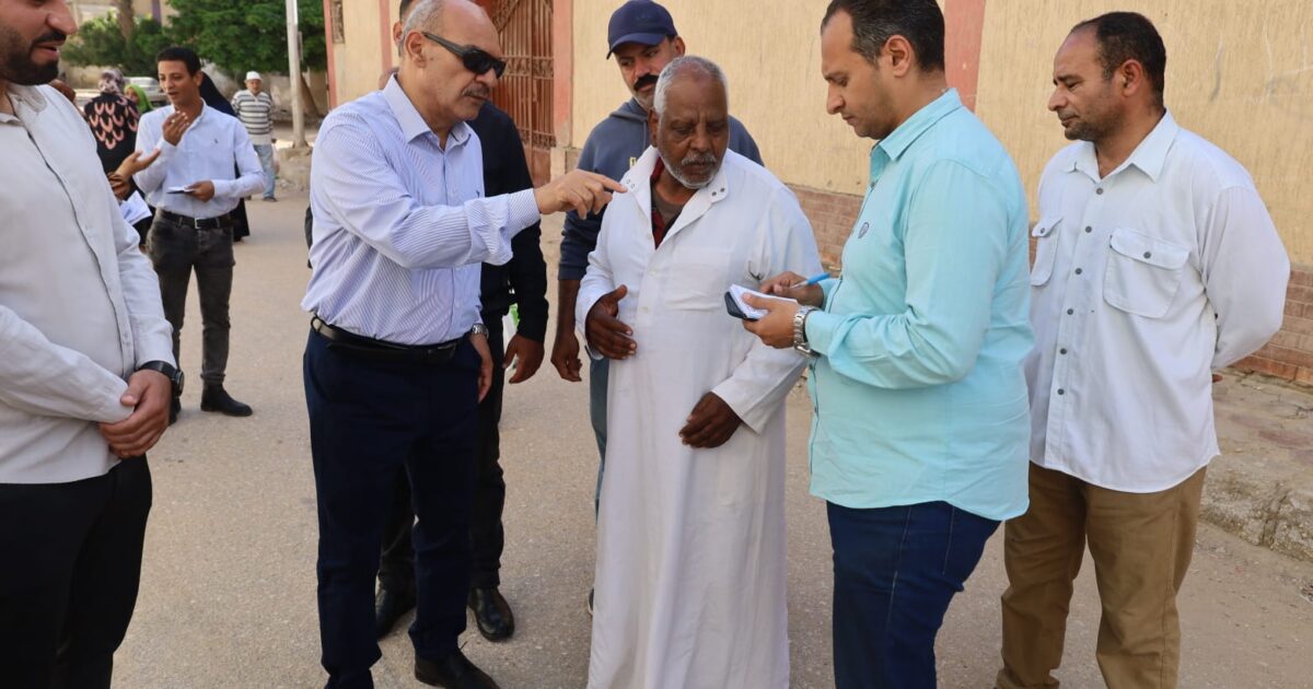 جولة مفاجئة.. محافظ السويس يتفقد مركز طب أسرة السادات ويوجه بحل شكاوى المرضى فورًا