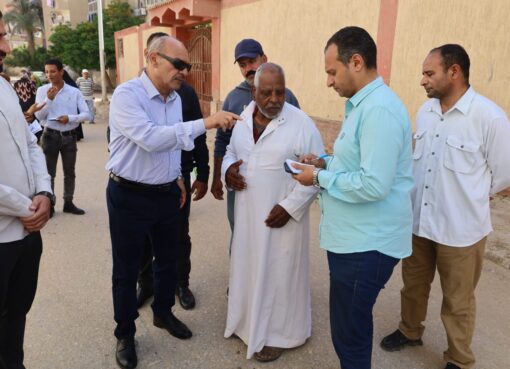 جولة مفاجئة.. محافظ السويس يتفقد مركز طب أسرة السادات ويوجه بحل شكاوى المرضى فورًا