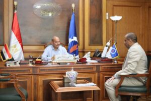 محافظ السويس يستقبل مدير العمل الجديد.. وتوجيهات عاجلة بتوفير فرص عمل وتدريب للشباب"