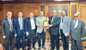 محافظ السويس ورئيس اتحاد الجمعيات الأهلية يتفقان على خطة لدعم الفئات الأولى بالرعاية والتوسع في المبادرات"