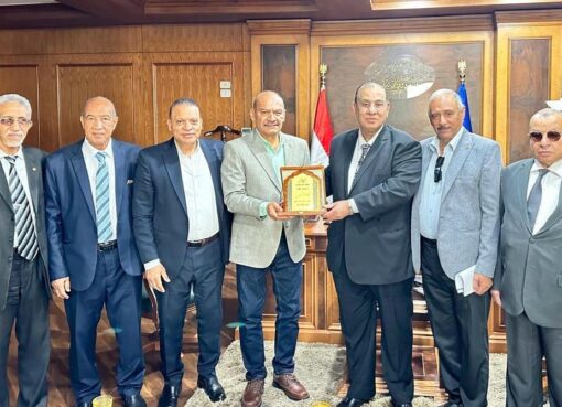 محافظ السويس ورئيس اتحاد الجمعيات الأهلية يتفقان على خطة لدعم الفئات الأولى بالرعاية والتوسع في المبادرات"