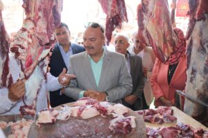 محافظ السويس من شادر «لحوم بلدنا» بالسويس: وفرنا اللحوم البلدي بجودة عالية وأسعار تناسب كل بيت قبل العيد"