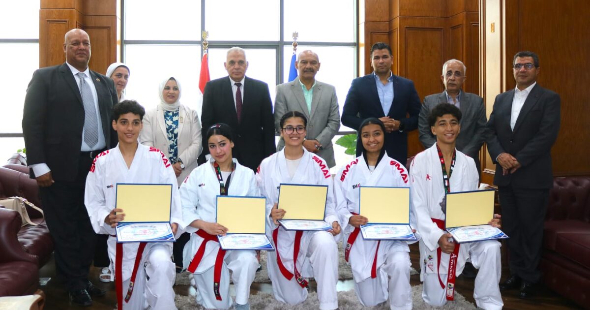 محافظ السويس يكرم 7 أبطال كاراتيه بينهم ذوي همم بعد حصد الذهب والبرونز في بطولة شمال أفريقيا"