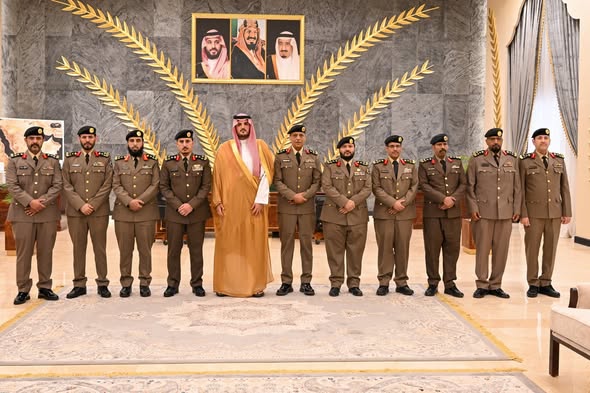 محافظ الطائف يقلّد