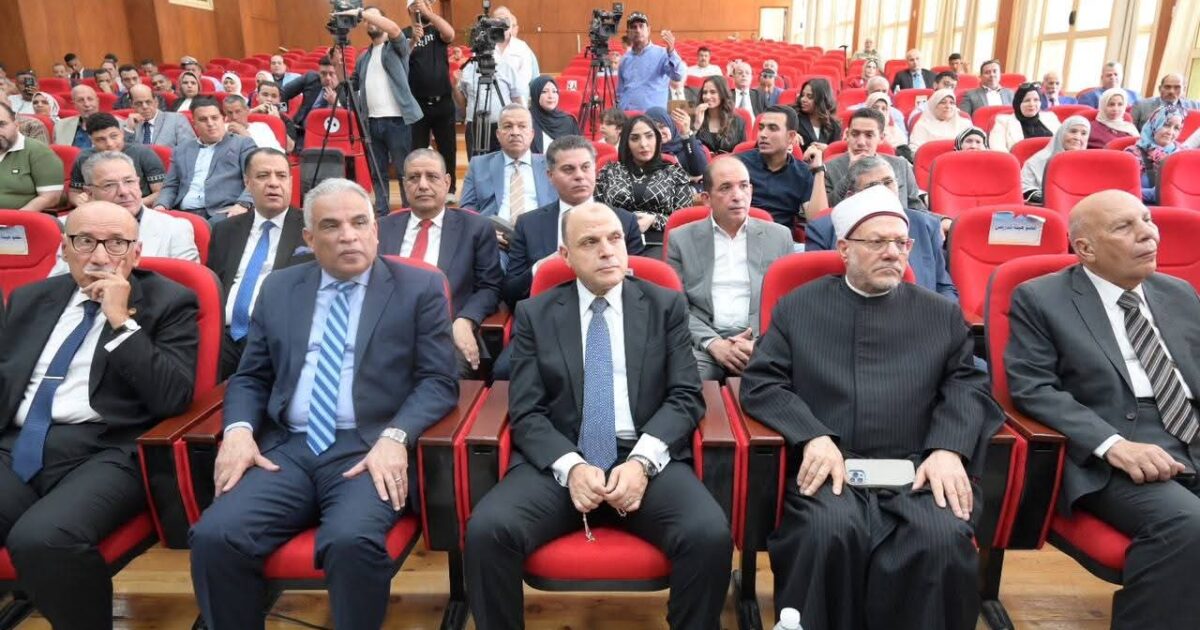 محافظ الغربية يشهد مناقشة رسالة دكتوراه لبطل من أبطال أكتوبر ويؤكد: النماذج الوطنية المشرفة مصدر فخر للأجيال ومثل أعلى