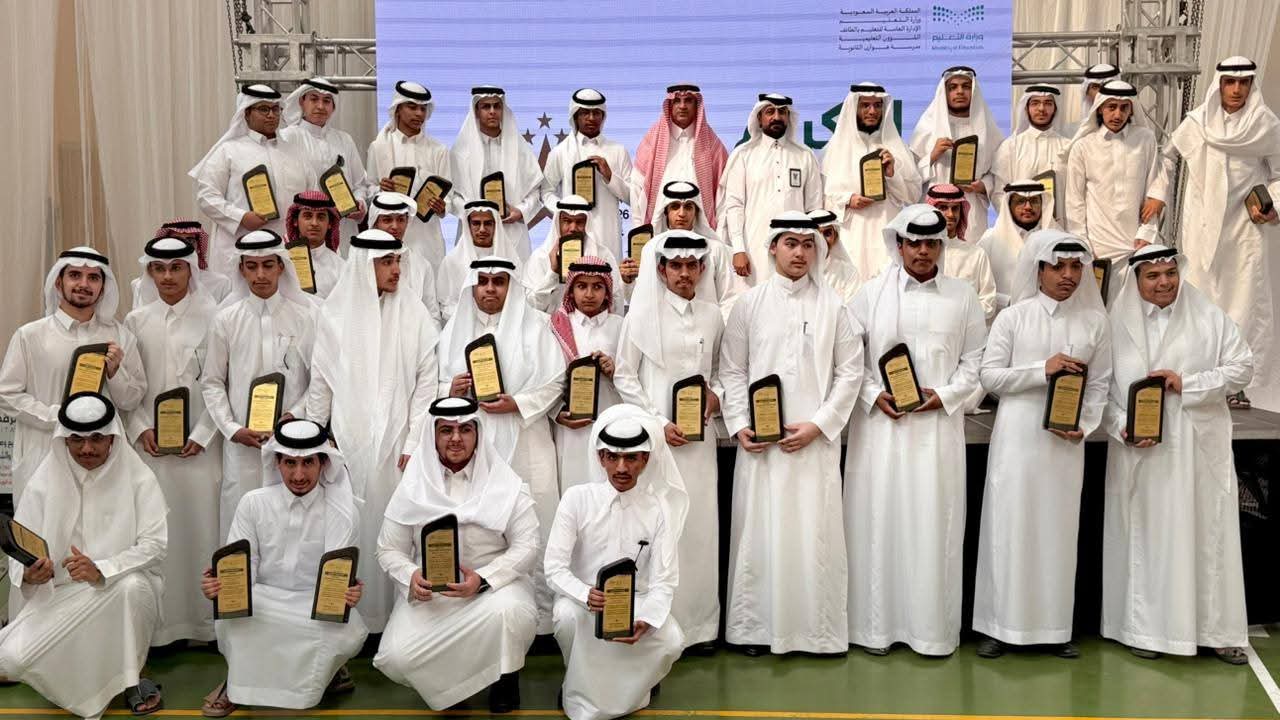 مدير تعليم الطائف يتابع مسار جائزة محافظ الطائف للتميز  ويكرم الطلبة الحاصلين على جوائز متقدمة 