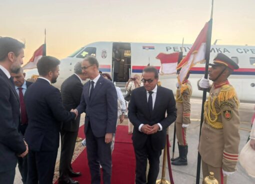 وزير الصحة والسكان يستقبل رئيس وزراء صربيا بمطار القاهرة الدولي