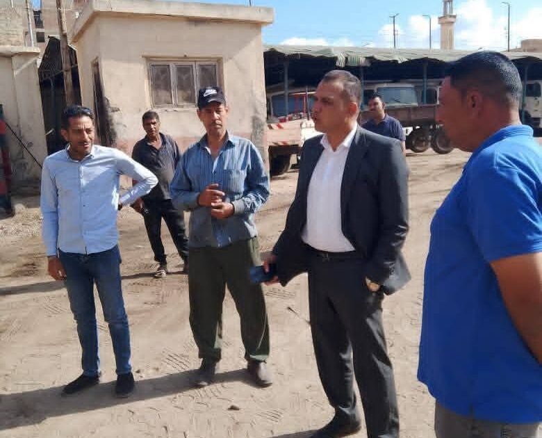 رئيس مدينة دمنهور يتفقد جراج الوحدة المحلية لمتابعة جاهزية المعدات والسيارات