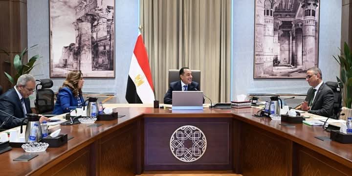 رئيس الوزراء يتابع الموقف التنفيذي للمشروعات التنموية والخدمية في محافظة الجيزة