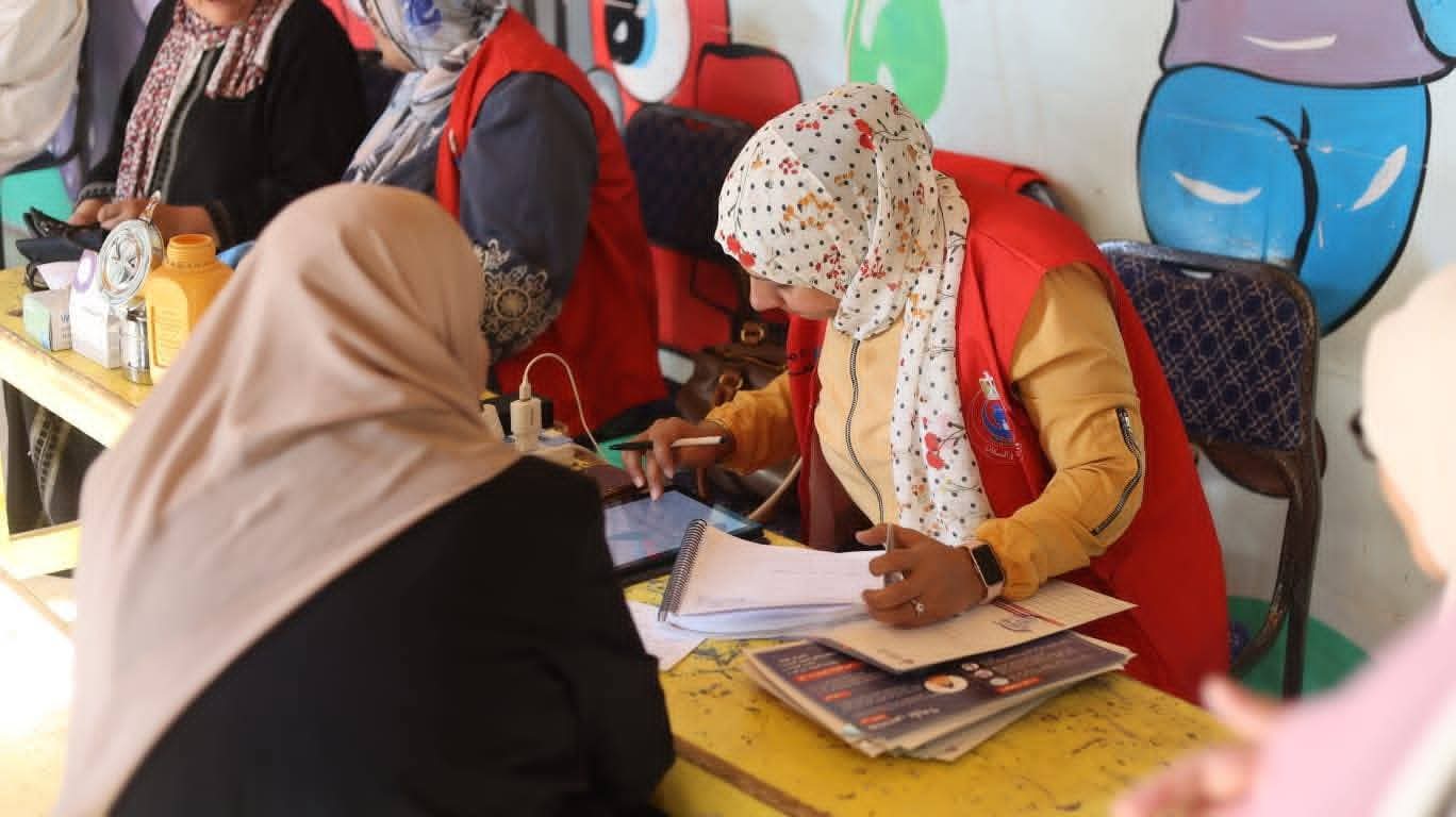 رئيس حى ١٥ مايو يفتتح أكبر قافلة طبية بمدينة ١٥ مايو