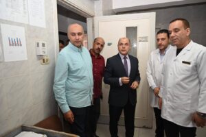 محافظ الغربية يتفقد مستشفى بسيون المركزي والإدارة الصحية للاطمئنان على مستوى الخدمات المقدمة للمواطنين ويشيد بجهود دار إيواء الأطفال المعثور عليهم