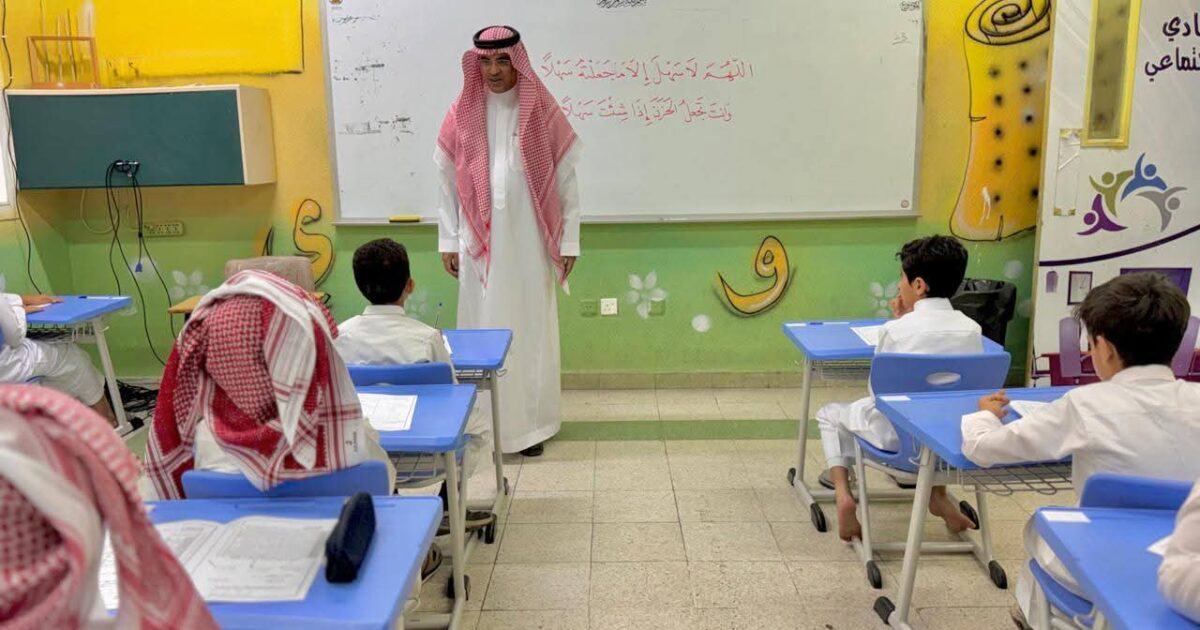 وسط أجواء محفزة ومتابعة ميدانية طلاب وطالبات مدراس الطائف يؤدون إختبارات نهاية الفصل الثاني
