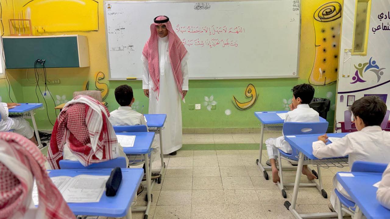 وسط أجواء محفزة ومتابعة ميدانية طلاب وطالبات مدراس الطائف يؤدون إختبارات نهاية الفصل الثاني