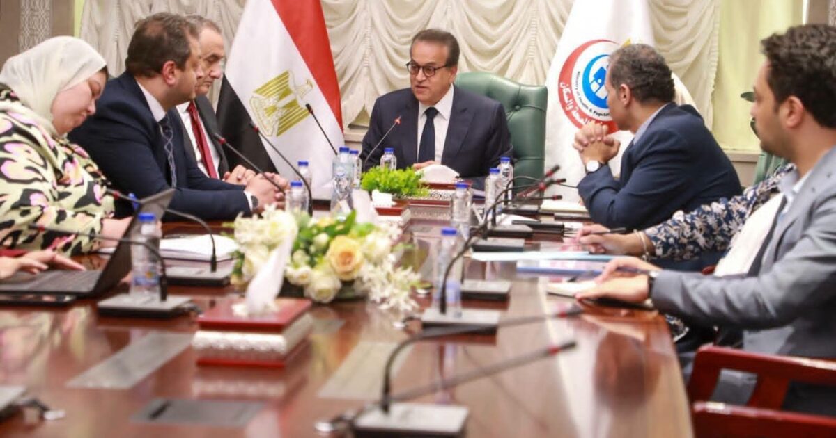 وزير الصحة يبحث مع رئيس مركز باراكير لطب العيون إنشاء فرع بالقاهرة وتعزيز التعاون الطبي