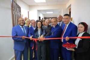 وزيرة التضامن الاجتماعي تفتتح مركز تدريب وإنتاج الملابس الجاهزة ذات الاستخدام الواحد بمستشفي مدينة نصر