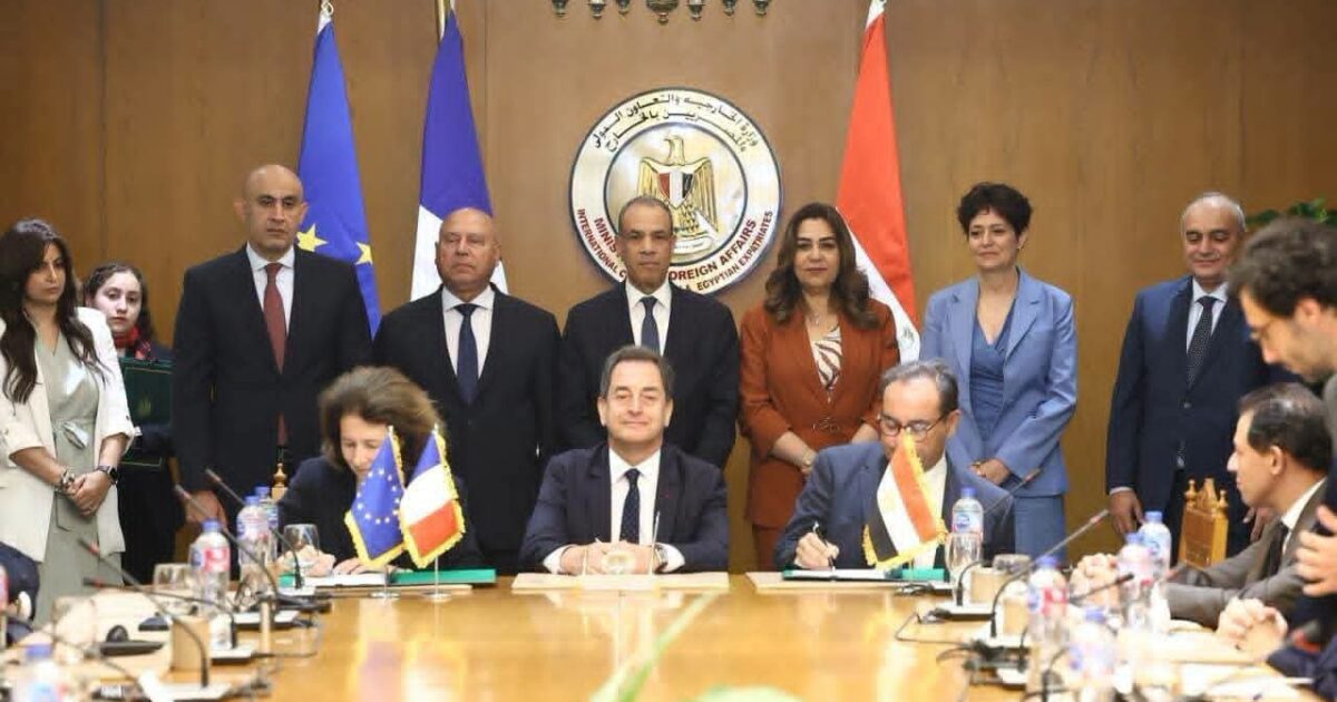 وزيرة التنمية المحلية والبيئة تشهد توقيع اتفاق تمويل مشروع الصناعة الخضراء