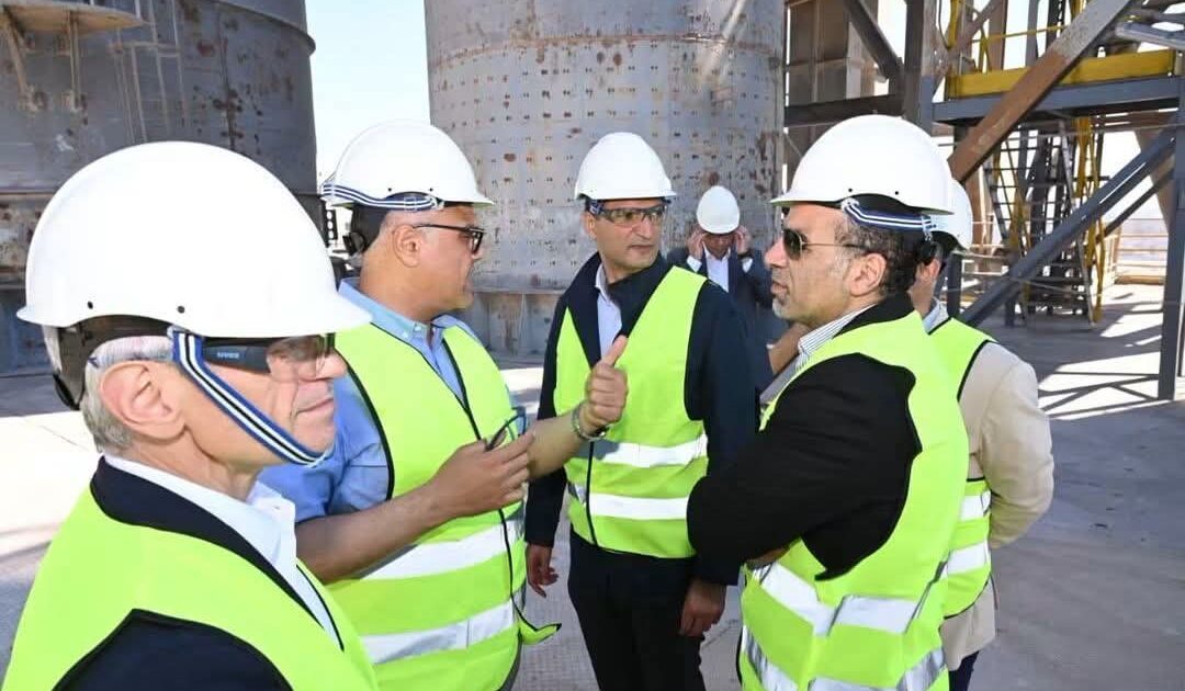 وزيرا الصناعة والاستثمار ومحافظ الإسكندرية يشهدون افتتاح صومعتي التصدير الجديدتين بمصنع شركة تيتان مصر 